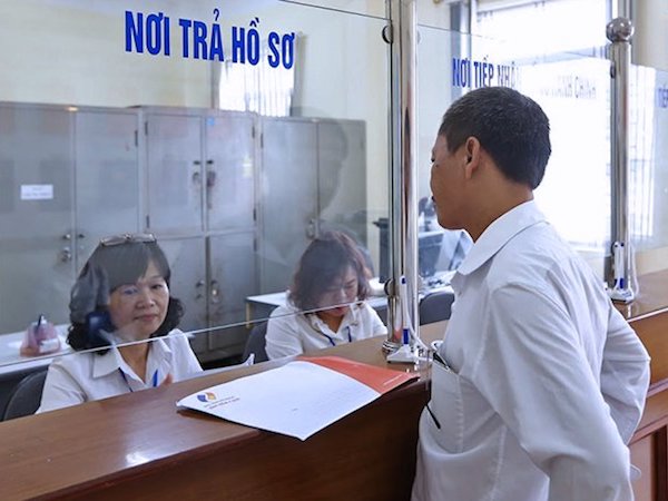 Có thật '9 người dân nuôi 1 cán bộ nhà nước'?