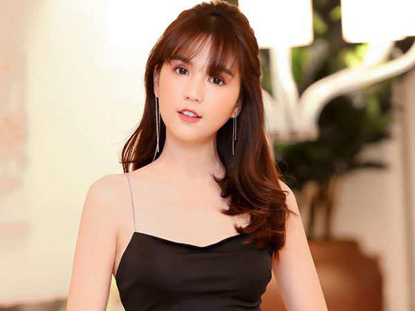 Dạo gần đây, hình như Ngọc Trinh đang quá thoải mái và vô tư khi thường xuyên nói tục trên mạng xã hội