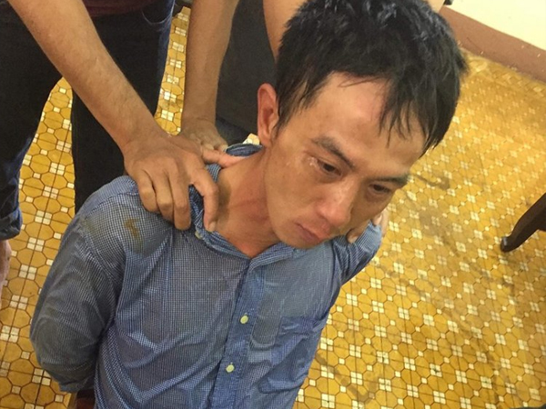 Lên cơn ngáo đá, dùng dao và kim tiêm khống chế con tin tại ngôi nhà hoang