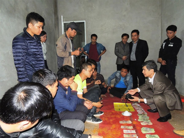 Giám đốc ban quản lý bị bắt quả tang tại sới bạc