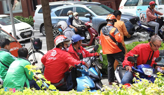 Go-Jek bất ngờ thua Grab trên sân nhà