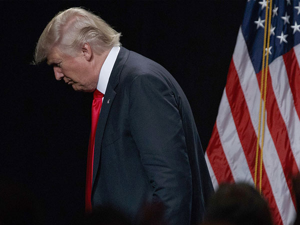 Thượng nghị sĩ Mỹ đề xuất tước quyền Tổng thống Trump
