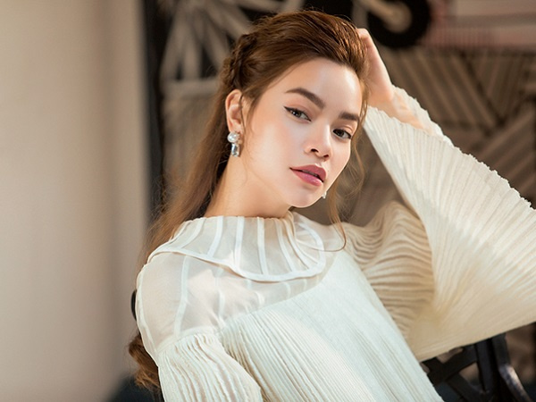 Asia's Next Top Model: Mới sáng mùng 1, Hồ Ngọc Hà đã bị antifan 'ám quẻ'.
