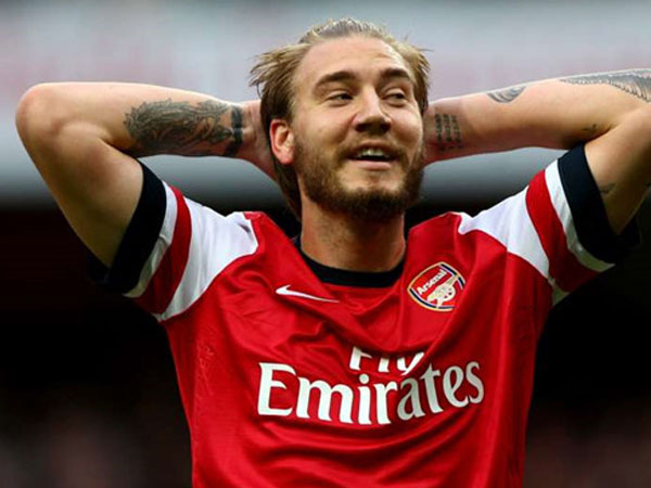 Bendtner khiến tài xế taxi nhập viện khẩn cấp