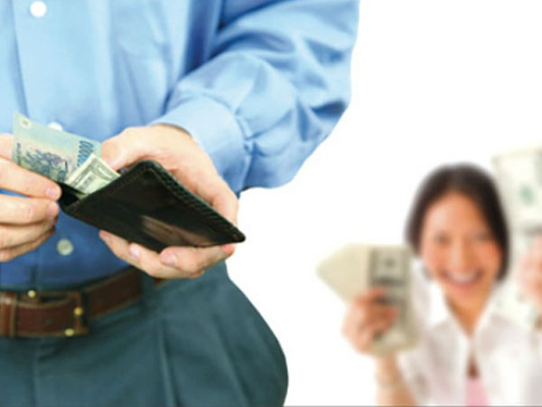 Bi hài khi vợ chồng lộ tẩy quỹ đen