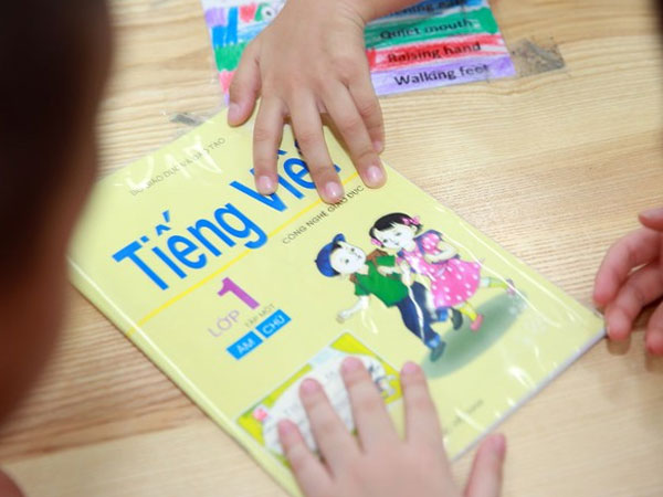 Bộ GDĐT nói gì về 'lợi ích nhóm' khi tiếp tục triển khai dạy Tiếng Việt lớp 1 - Công nghệ giáo dục?