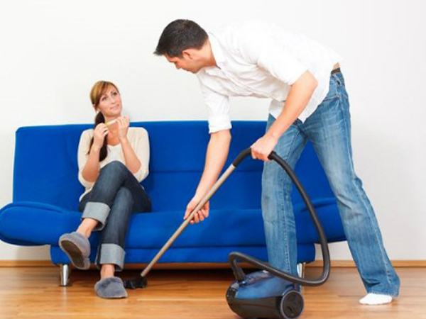 Đàn ông làm việc nhà nhiều sẽ ít hấp dẫn phụ nữ