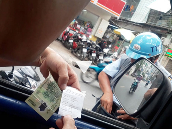 Lật tẩy trò bòn rút phí đậu ôtô