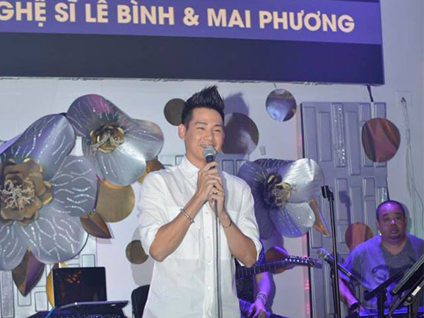 Phùng Ngọc Huy bất ngờ xuất hiện trong đêm nhạc ủng hộ Mai Phương tại Mỹ