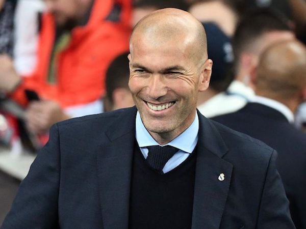 Zidane đánh tiếng với MU, Mourinho lo sốt vó