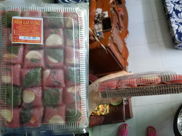 Cô gái đăng ảnh hộp nem to ụ độn toàn bìa cát tông, dân mạng bỗng chia phe bình luận