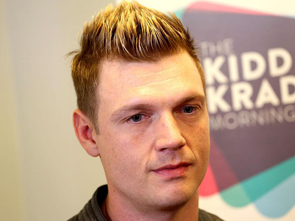 Đang lưu diễn, Nick Carter nhóm Backstreet Boys sốc nặng khi nhận tin vợ sảy thai