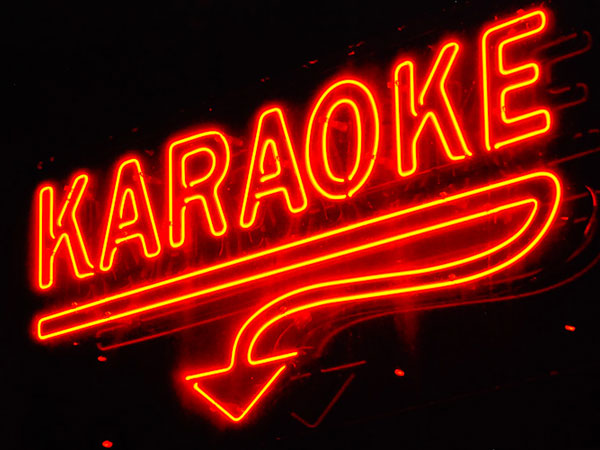 Đến quán karaoke hỏi 'ở đây có gái không', người đàn ông bị chủ quán cùng nhân viên tát vào mặt, cầm điếu cày đánh tử vong