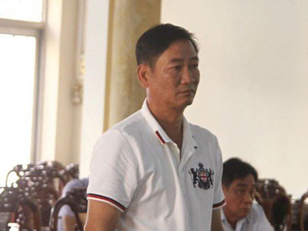 Y án 3 năm tù đại gia giao cấu với bé gái bán vé số