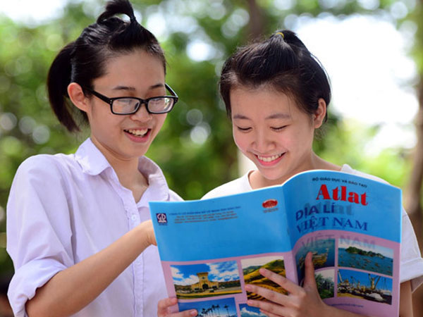 'Bộ GD&ĐT ôm đồm sách giáo khoa dẫn đến tiêu cực'