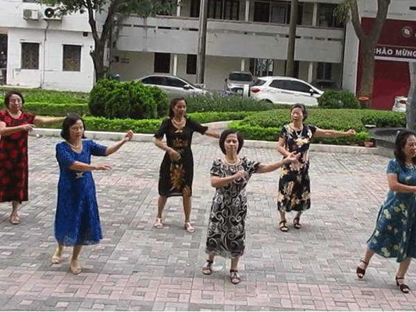 Dễ thương như giáo viên Ngoại thương, về hưu rồi vẫn lập hội nhảy Rumba dưỡng sinh tưng bừng