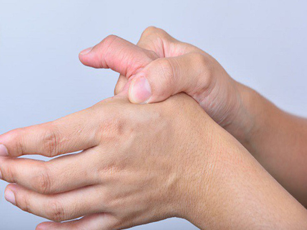 Những hiện tượng thông thường nhưng lại là lời cảnh báo của tình trạng chèn ép dây thần kinh đáng lo ngại