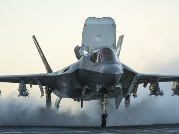 NÓNG: Mỹ điều tàu sân bay chở đầy tiêm kích F-35 áp sát Syria, Trung Đông dậy sóng!