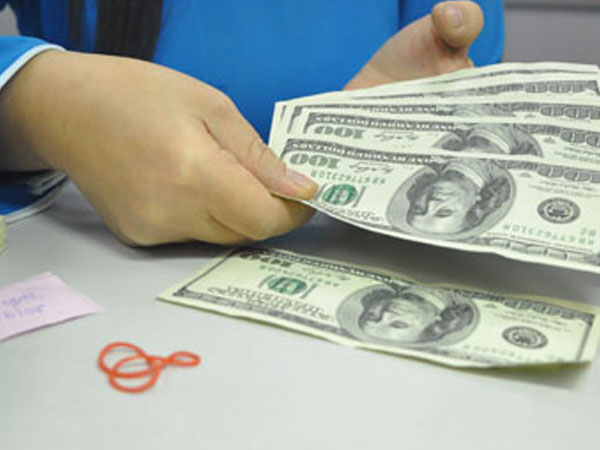 USD ngân hàng và tự do cùng đi xuống