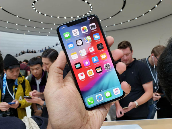 Ảnh thực tế iPhone XS và iPhone XS Max - dáng cũ, tính năng mới