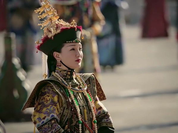 Fan mê mẩn với thần thái chuẩn 'mẫu nghi thiên hạ' của Như Ý trong lễ sắc phong Hoàng hậu