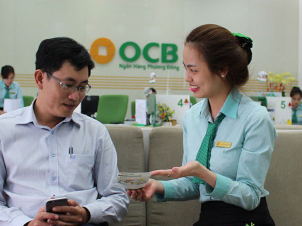 Lãi suất tiền gửi ngân hàng cao chót vót: Cao nhưng khó...với