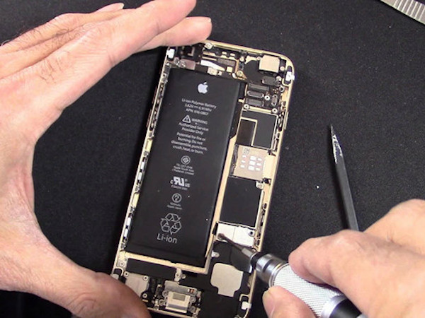 Apple sắp tăng giá thay pin iPhone