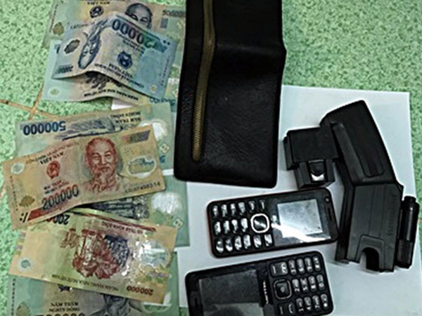 Bắt đối tượng dùng dao và roi điện cướp tài sản của người đi đường