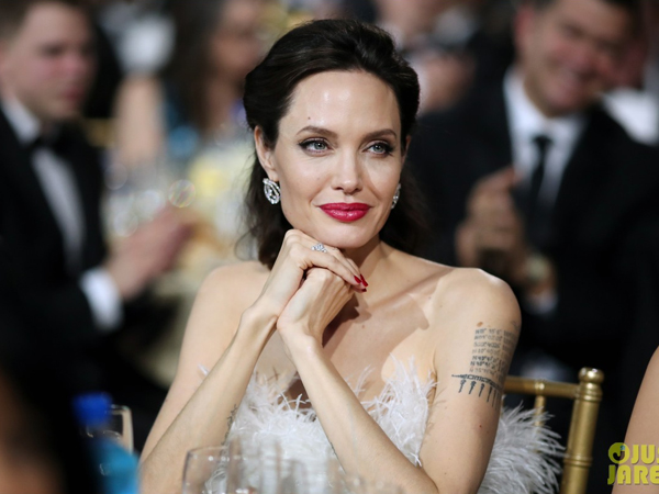 Khủng hoảng tâm lý thế này bảo sao Angelina Jolie không gầy còm trơ xương