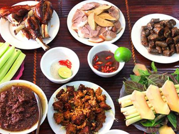 Khuyên dân Hà Nội thôi ăn thịt chó: A dua theo Tây