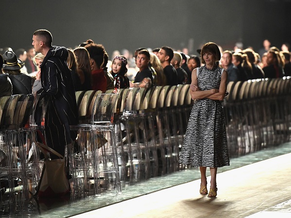 Làng mốt chấn động với tin đồn Marc Jacobs 'chơi xấu' Rihana khi cố tình trễ show 90 phút