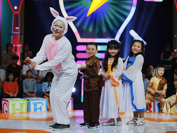 Nhanh Như Chớp Nhí tập 7: 'Chặt chém' chưa đủ, Đại Nghĩa ném giày vào Trấn Thành vì... không chấp nhận thua