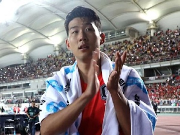 Son Heung-min chơi tám trận trong 26 ngày