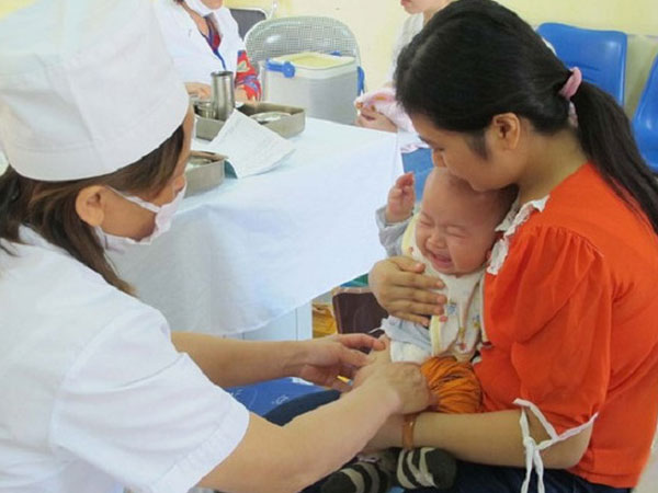 Tháng 10 mới có đủ vaccine '5 trong 1', trẻ bị chậm tiêm ảnh hưởng thế nào?