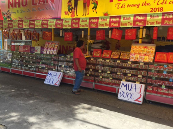 Bánh trung thu 'mua 1 tặng 1' mập mờ ăn theo thương hiệu lớn