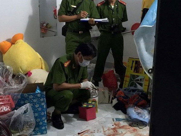Bị con đuổi đánh sau khi uống rượu ngà ngà trở về nhà, cha dùng dao đâm chết con