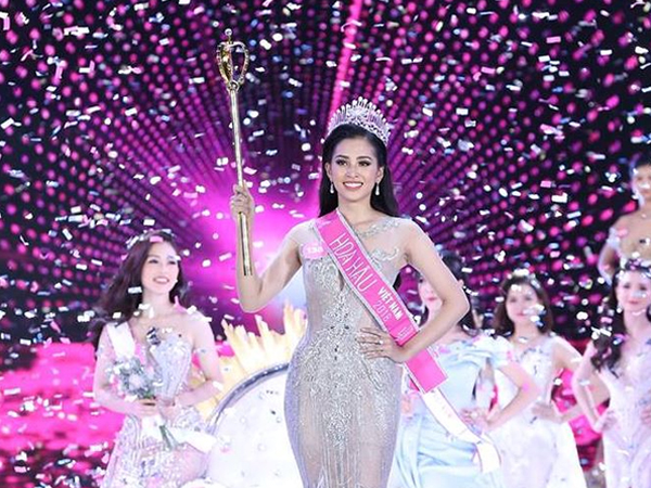 Clip: Phút đăng quang của Tân Hoa hậu Việt Nam 2018 - Trần Tiểu Vy!