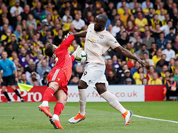 M.U đưa hiện tượng Watford trở lại mặt đất bằng chiến thắng sít sao