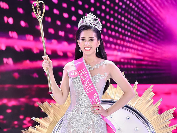 Hoa hậu 18 tuổi Trần Tiểu Vy: 'Ai chê học kém, tôi để ngoài tai'