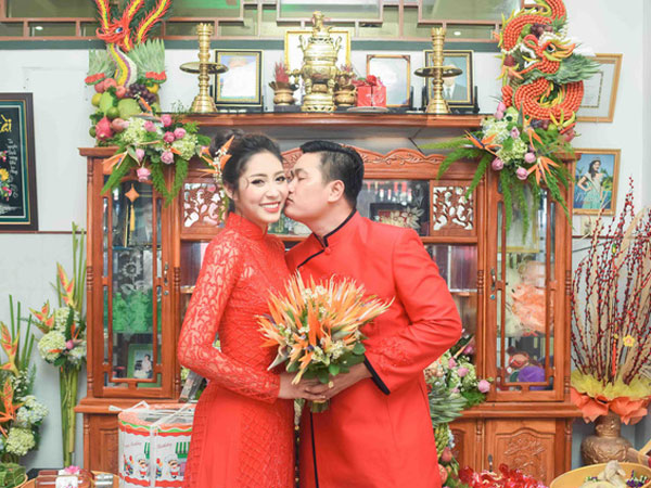 'Hoa hậu trả vương miện' Đặng Thu Thảo rạng rỡ bên vị hôn phu trong lễ đính hôn tại Cần Thơ