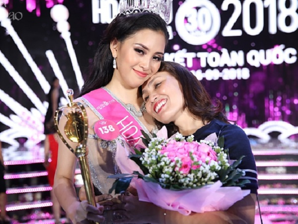 Mẹ của Tân Hoa hậu Việt Nam 2018: 'Tôi không quan tâm đến dư luận!'