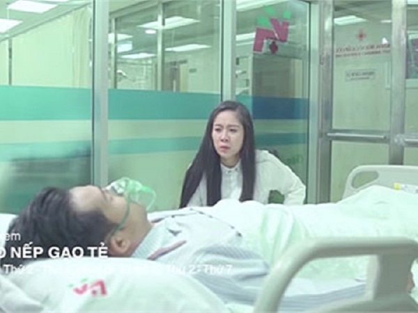 Phim Gạo nếp gạo tẻ tập 58: Hương đau đớn nhìn Tường hôn mê trên giường bệnh