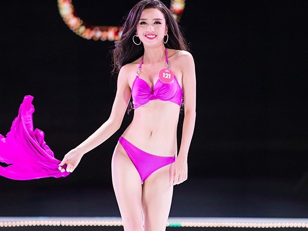 Sự cố bất ngờ trong phần thi bikini của chung kết Hoa hậu Việt Nam 2018