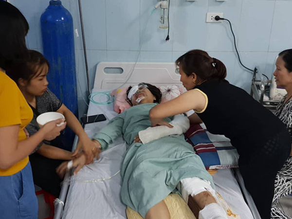 Vụ tai nạn 13 người chết: Vợ muốn nắm tay chồng đang nguy kịch để có sức mạnh vượt qua