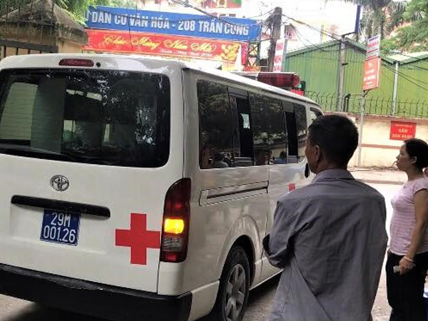 Xe cứu thương liên tục đưa thi thể nạn nhân ở đêm nhạc hội về quê