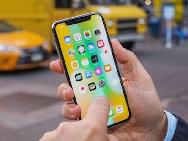 Giá iPhone đã đắt ngang MacBook