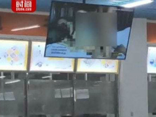 Hacker chiếu phim khiêu dâm tại căng tin trường cao đẳng