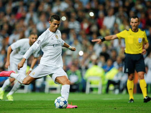 Ronaldo đá 11 m thành công nhất lịch sử Champions League