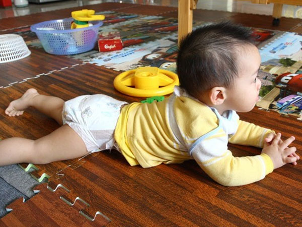 Than thở vì mẹ chồng tiết kiệm cho cháu dùng 1 chiếc bỉm suốt 2 ngày, mẹ trẻ chẳng được bênh mà còn bị mắng thêm