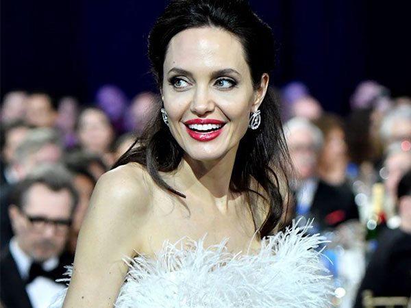 Angelina Jolie đã kết hôn và chuẩn bị tổ chức tiệc cưới với người tình tỷ phú bí mật?